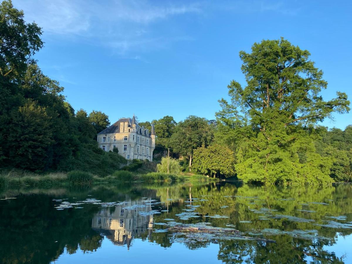 Chateau Des Loups - Les Cedres Bleus Echire ภายนอก รูปภาพ